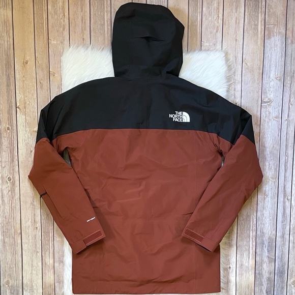 The North Face Men’s Alligare Triclimate Jacket - Picture 9 of 11
